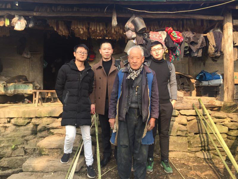 冬至慰問(wèn)困難戶(hù) 結(jié)對(duì)幫扶暖人心